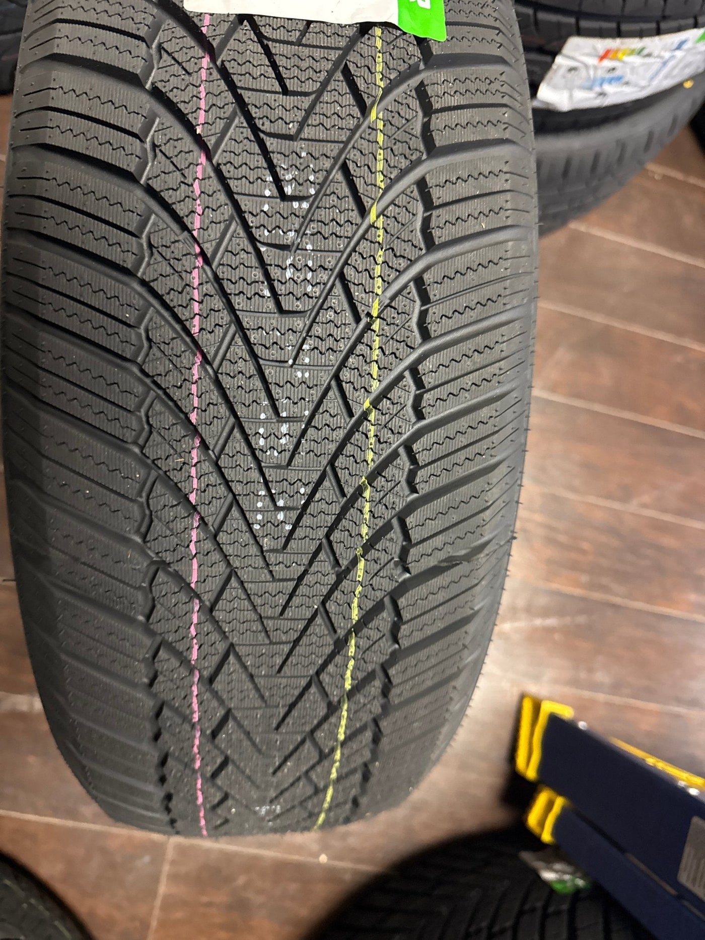 205/55R17 GRENLANDER ICEHAWKE I WINTER