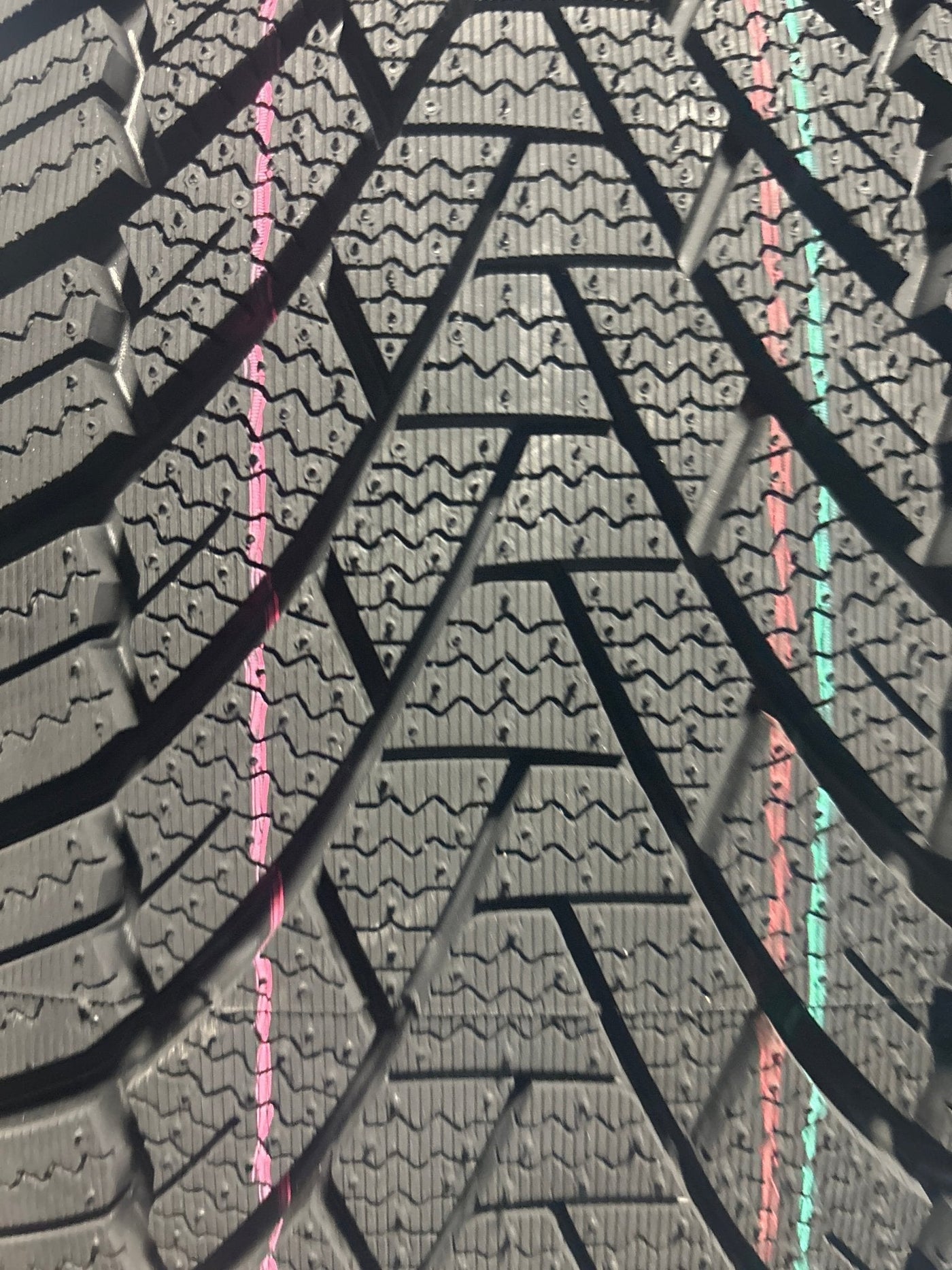 215/65R16 GRENLANDER ICEHAWKE I WINTER