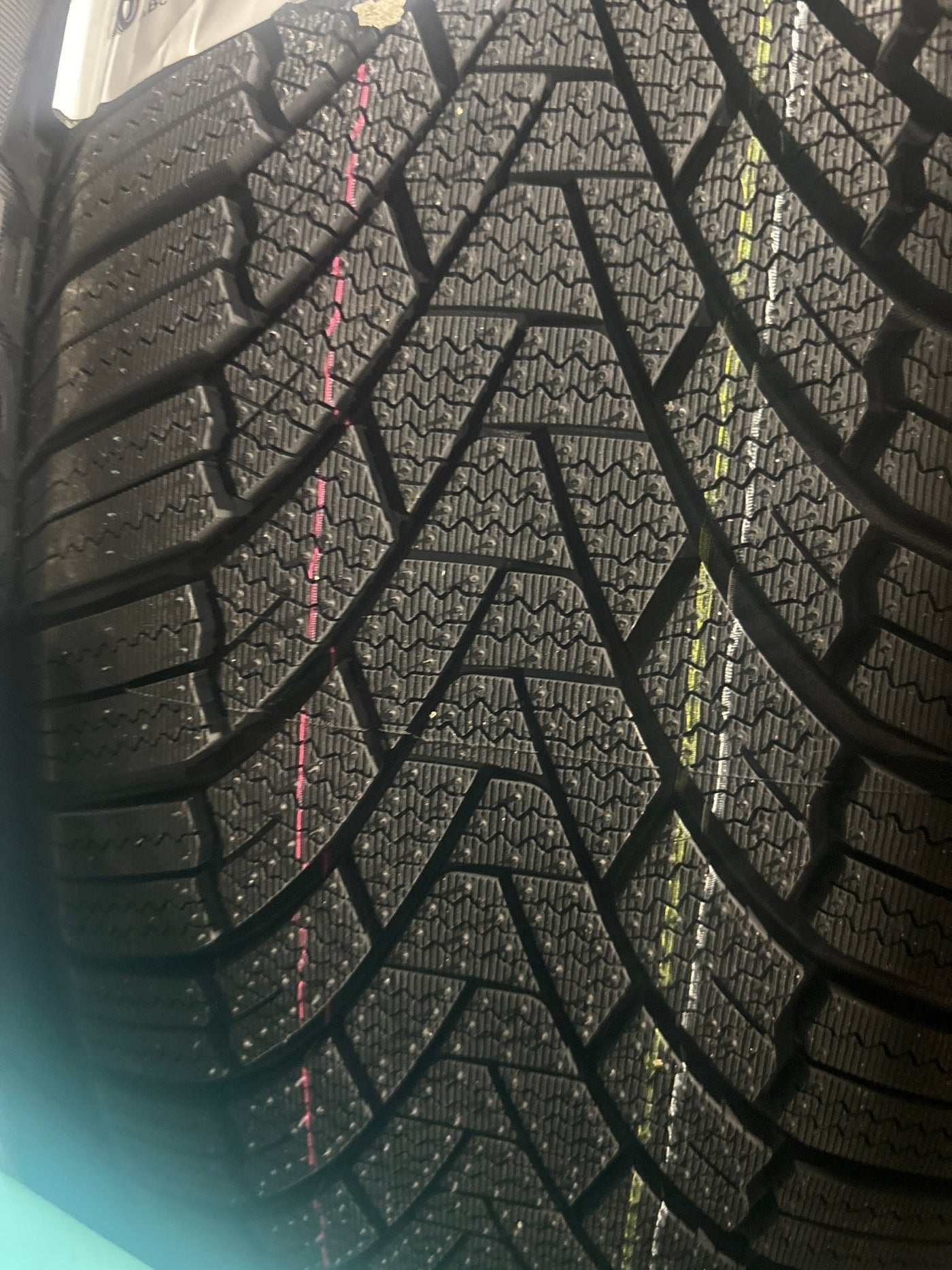 225/55R17 GRENLANDER ICEHAWKE I WINTER