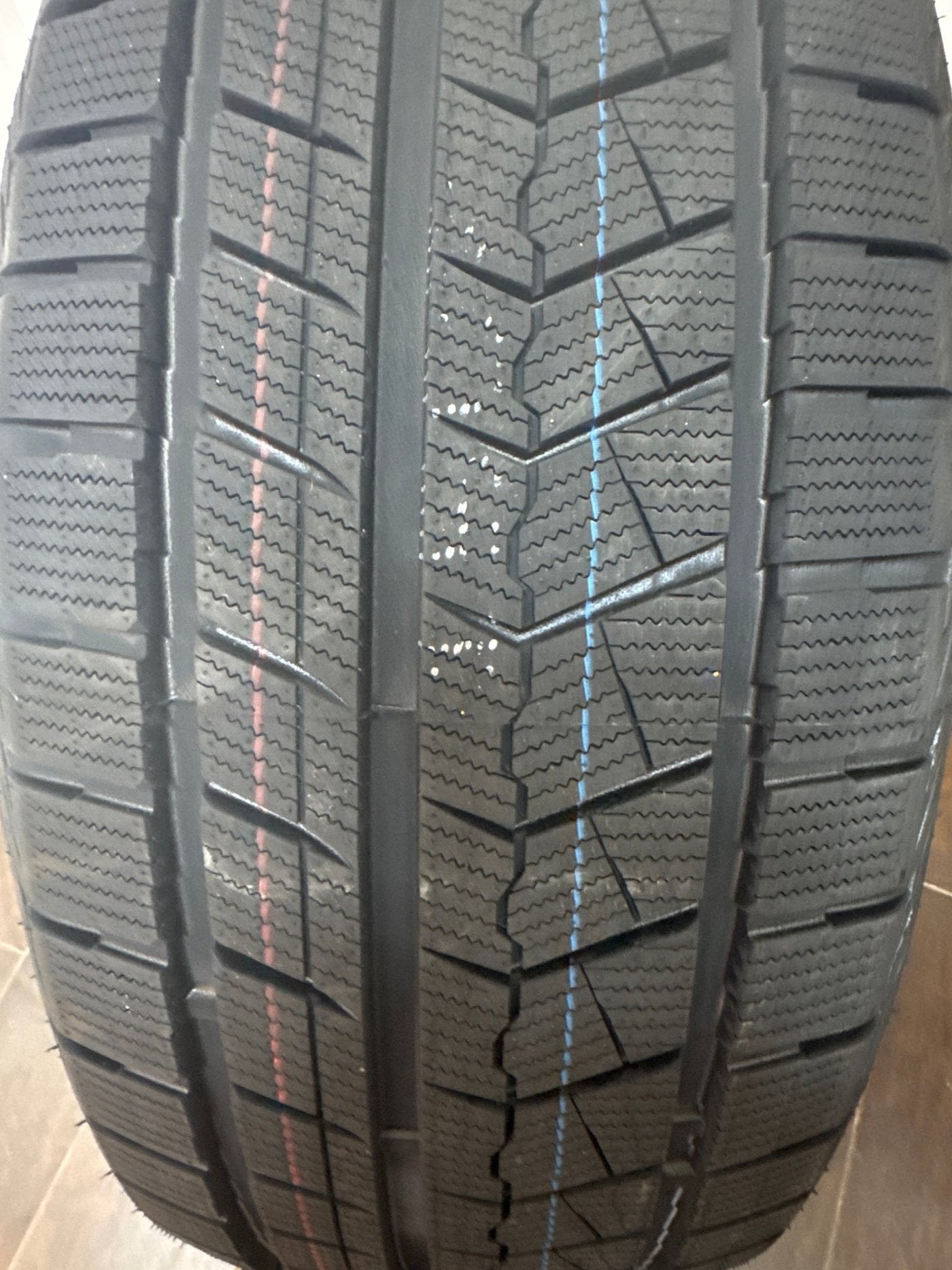 245/45R18 GRENLANDER GL868 WINTER