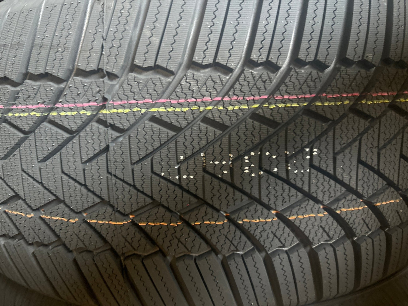 255/40R20 GRENLANDER ICEHAWKE I WINTER