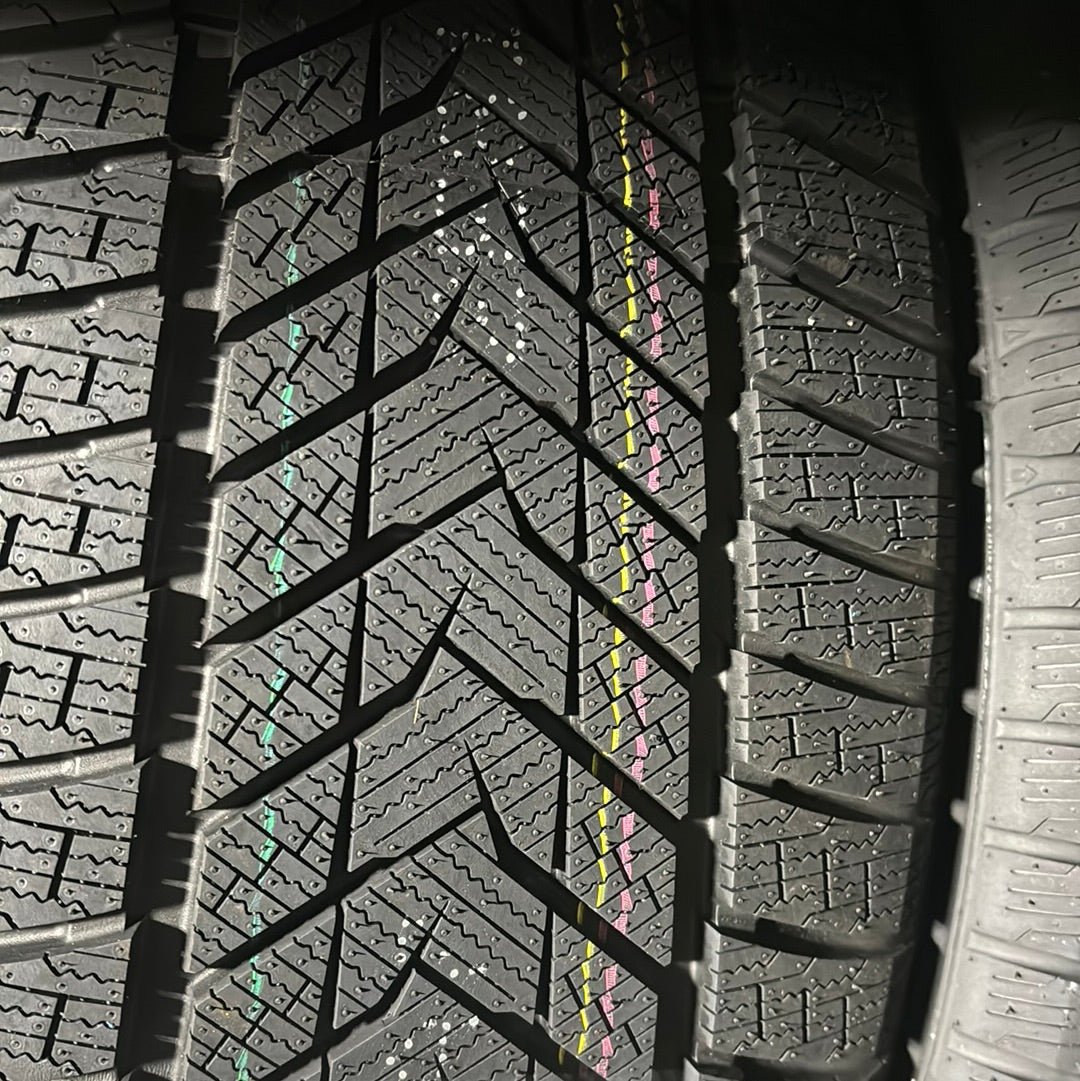 265/45R20 GRENLANDER ICEHAWKE II WINTER