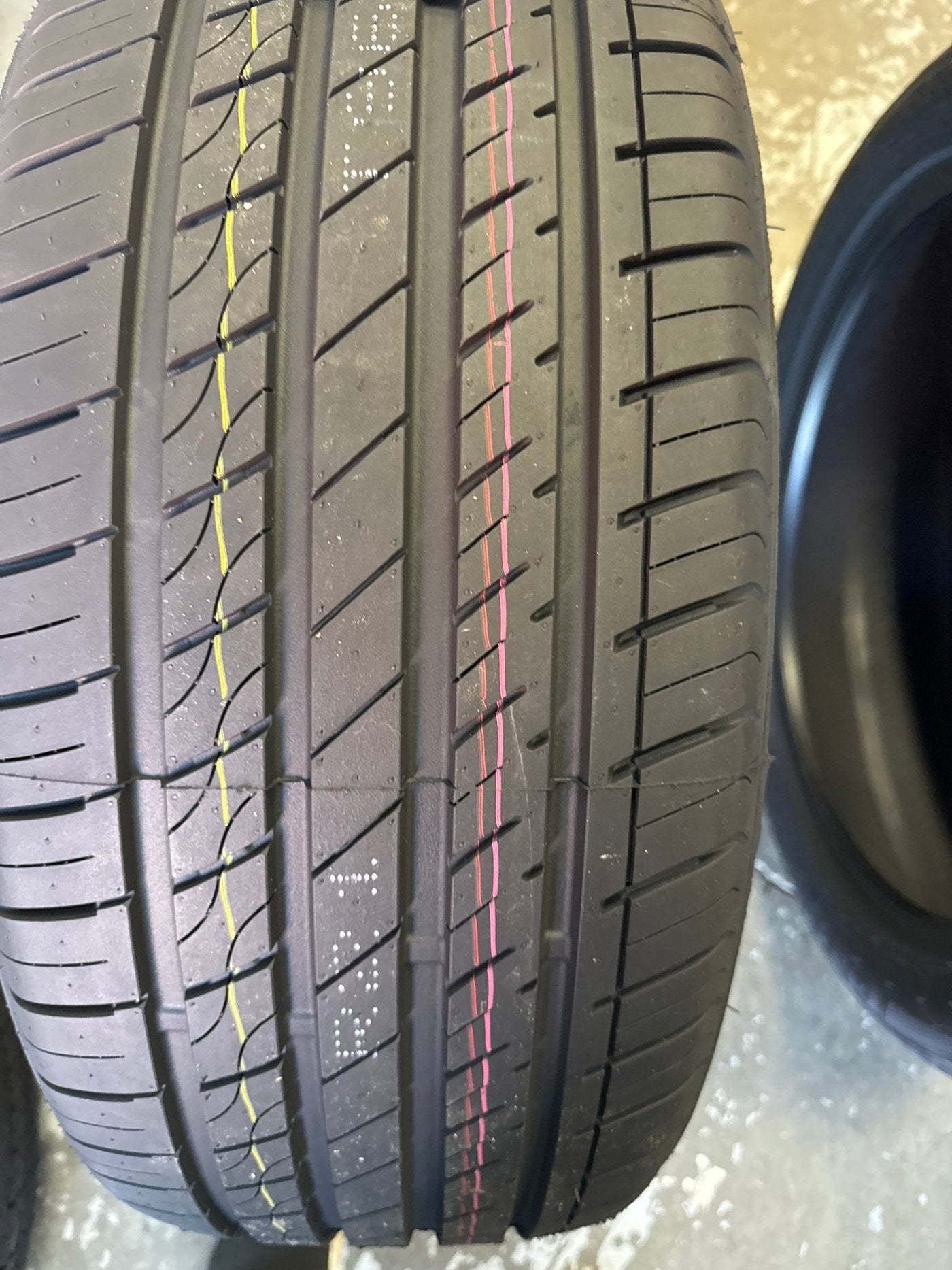 275/45R21 GRENLANDER L-ZEAL56 UHP PASSENGER