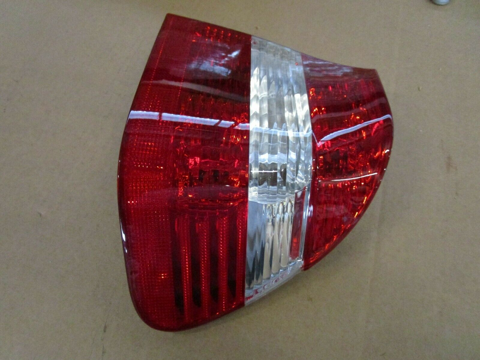 BM2801111 bmw 3 series 2002 2005 right taillight clear red hq bm2801111 3
