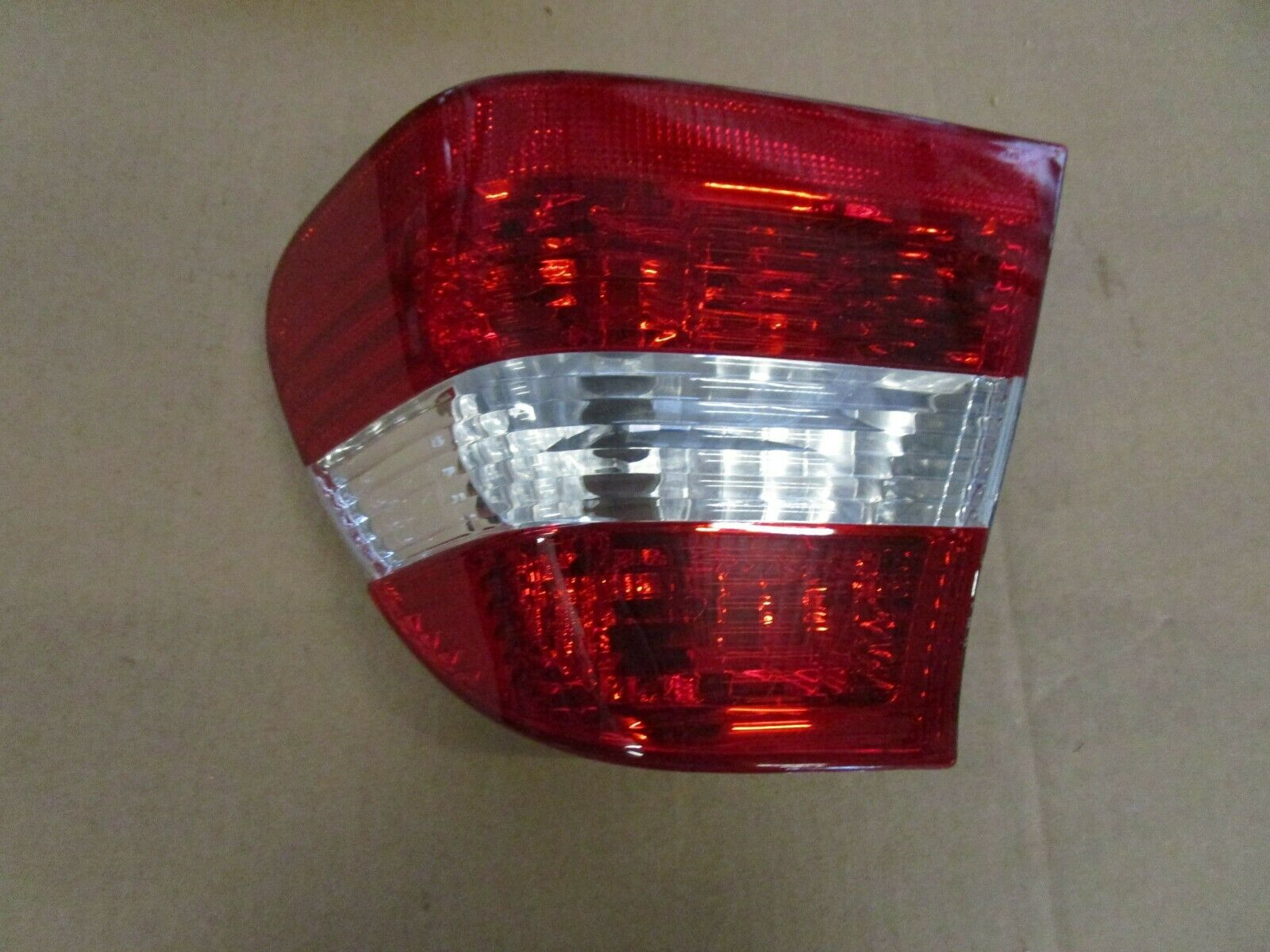 BM2801111 bmw 3 series 2002 2005 right taillight clear red hq bm2801111 4