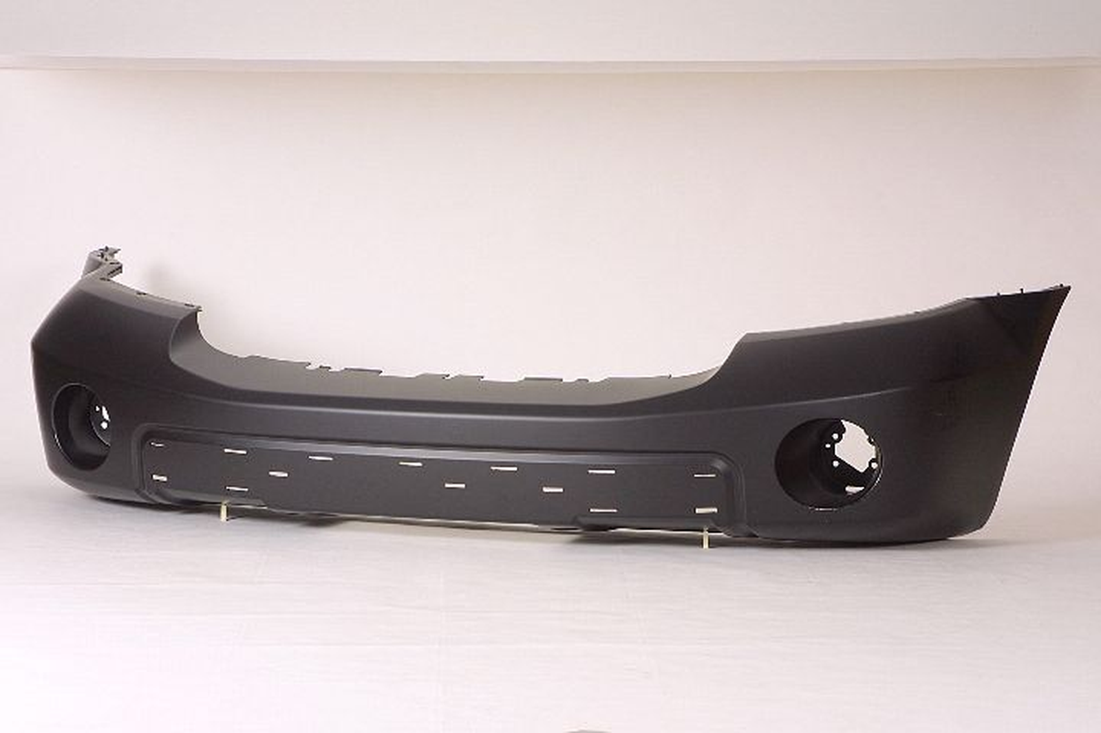 CH1000903 dodge durango 2007 2009 bumper front primed with fog lamp hole with moulding wit 1