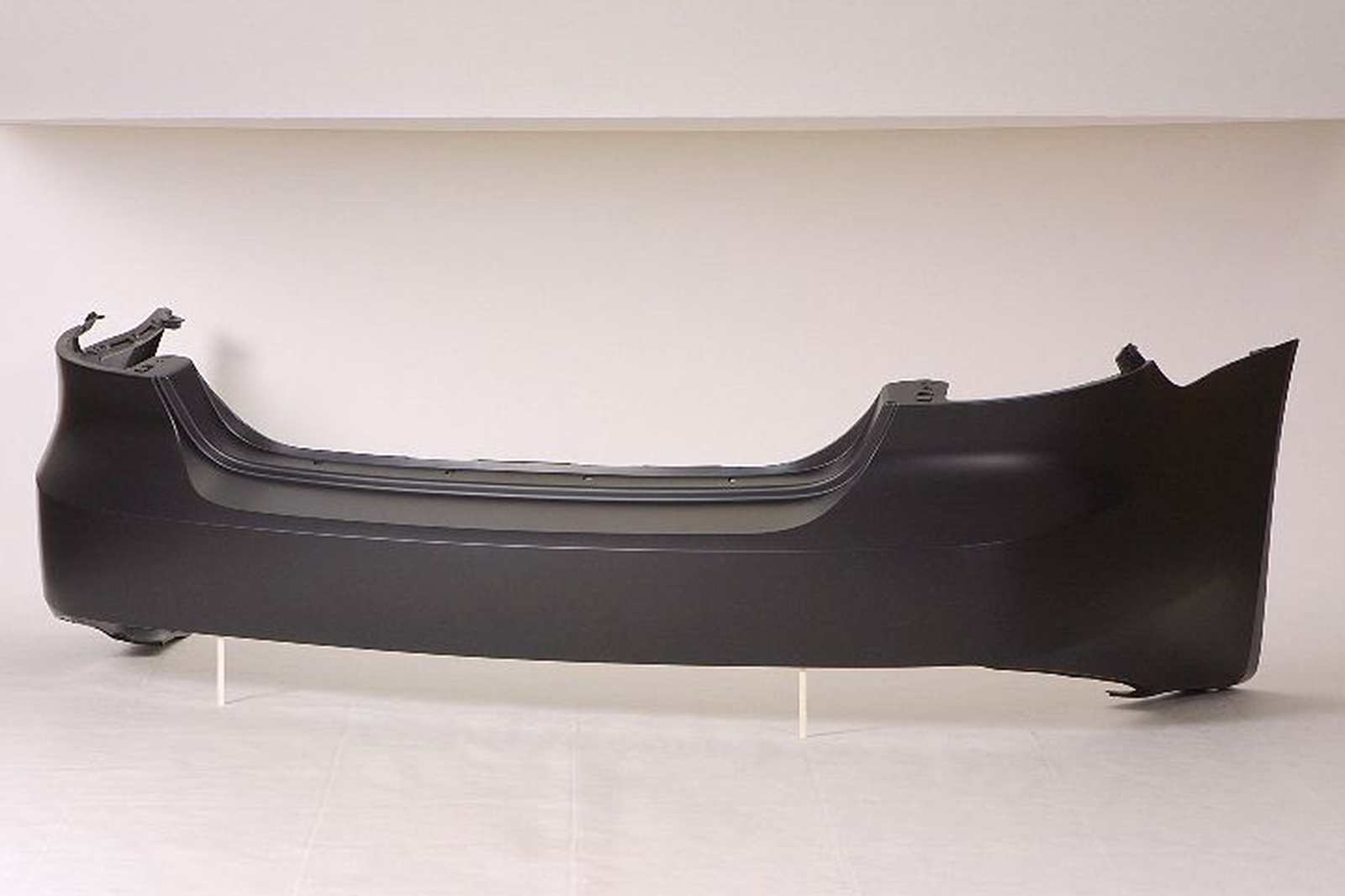 GM1100696 pontiac grand prix 2004 2008 bumper rear primed exclude gxp gm1100696 1