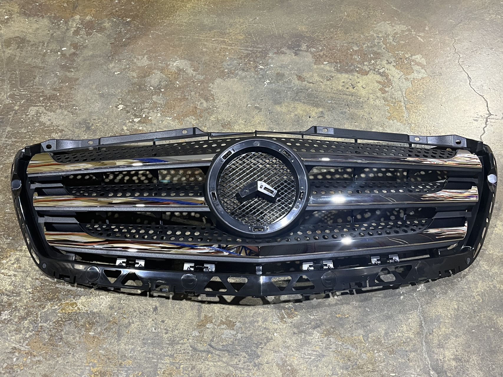 MERCEDES SPRINTER 2010-2018 — FRONT GRILLE; MATTE BLACK; W/O OUTER FRAME; W/ CHROME BARS; SPRINTER 25-3500 2014-2018