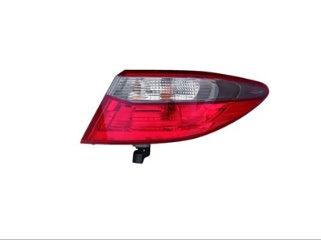 TOYOTA CAMRY 2015-2017 — OUTER TAIL LIGHT RH; SMOKED LENS; FOR SPECIAL EDITION; 2016
