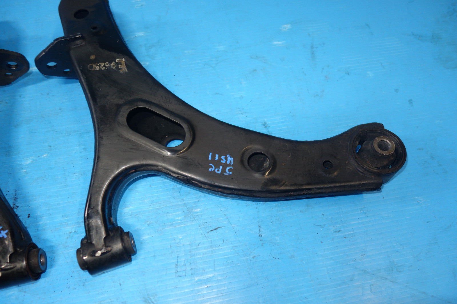 JDM Subaru Legacy Outback Front Lower Control Arms 2010-2014 BR9 Used