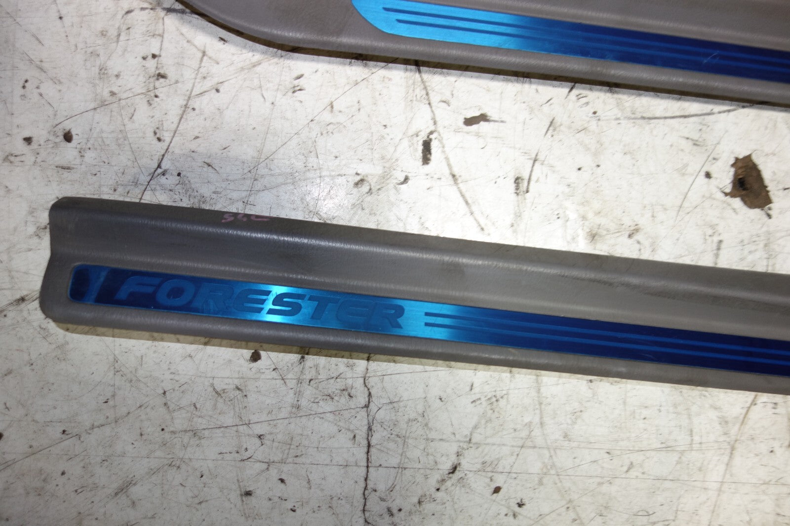 JDM SUBARU FORESTER OEM FRONT DOOR SILLS SCUFF PLATES STEPS SILL 2003-2008