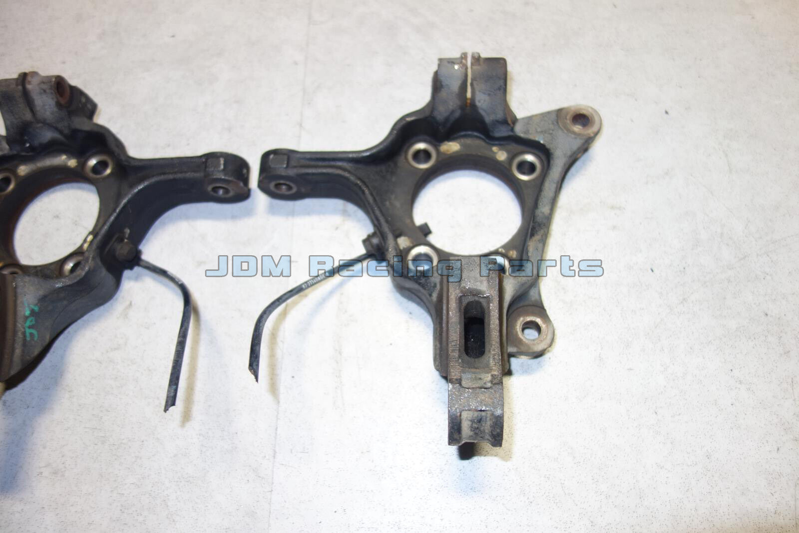 JDM Subaru Forester Genuine Front Spindle Knuckle Pair Steering 2009-2014