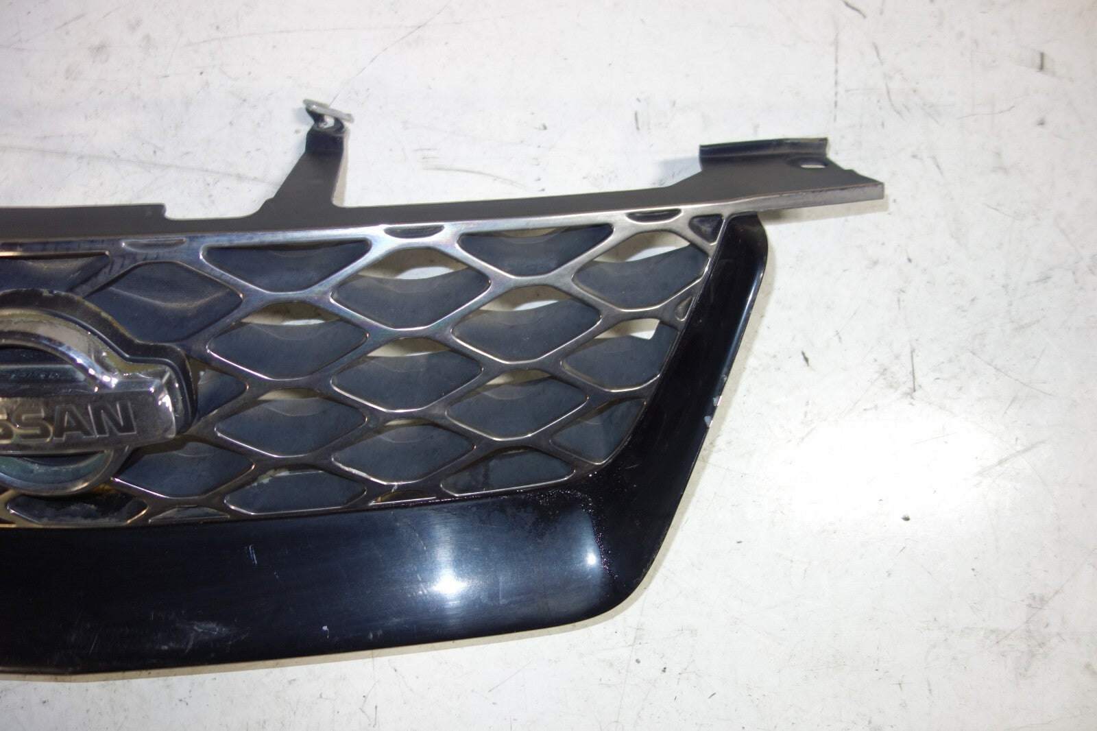 JDM Nissan X-Trail GT OEM Grille PNT30 Left & Right Japan 2000-2006