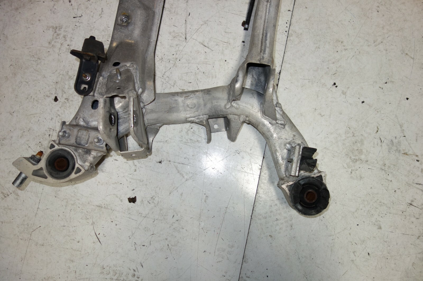 JDM Infiniti G35 Coupe Nissan 350z Rear Subframe Cradle 2003-2009 OEM Japan