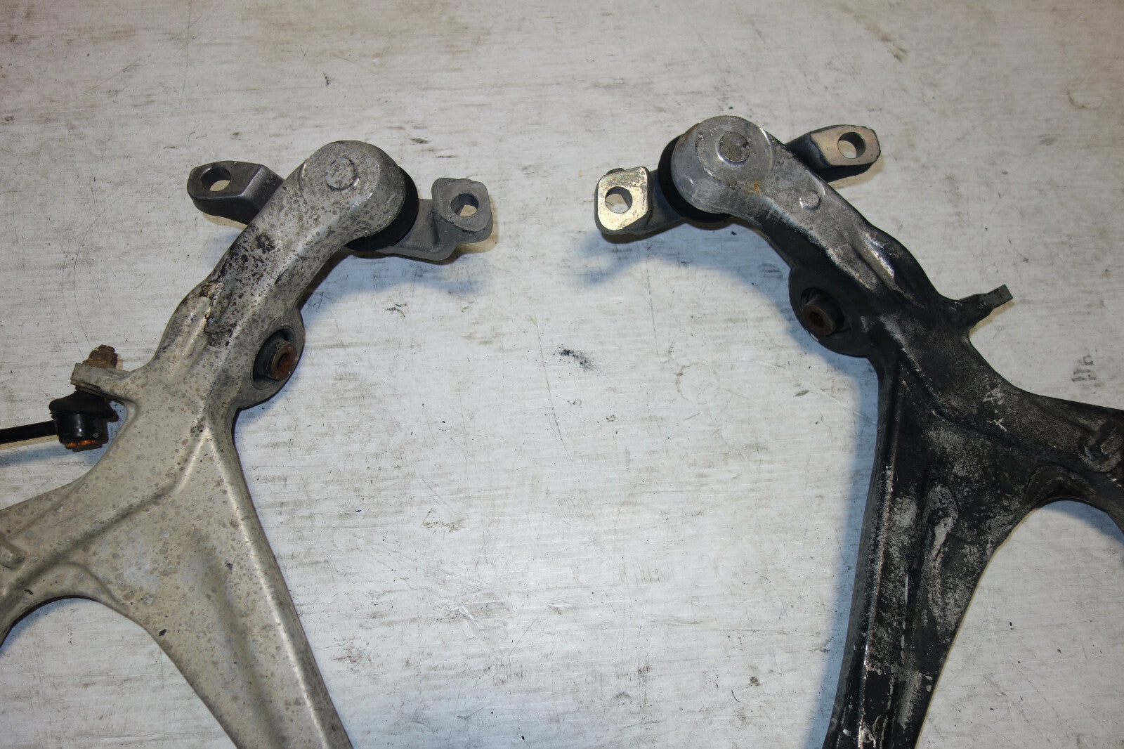 JDM Acura RL Front Lower Control Arms 2005 06 07 08 09 10 11 2012 KB1 3.5RL OEM