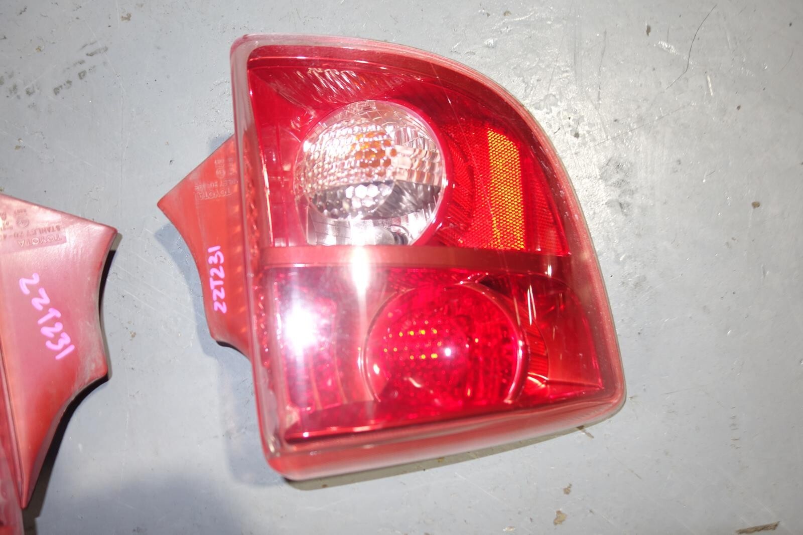 JDM 2000-2005 TOYOTA CELICA OEM TAIL LIGHTS LH LR TAIL LAMPS 2000-2005 MF-1678