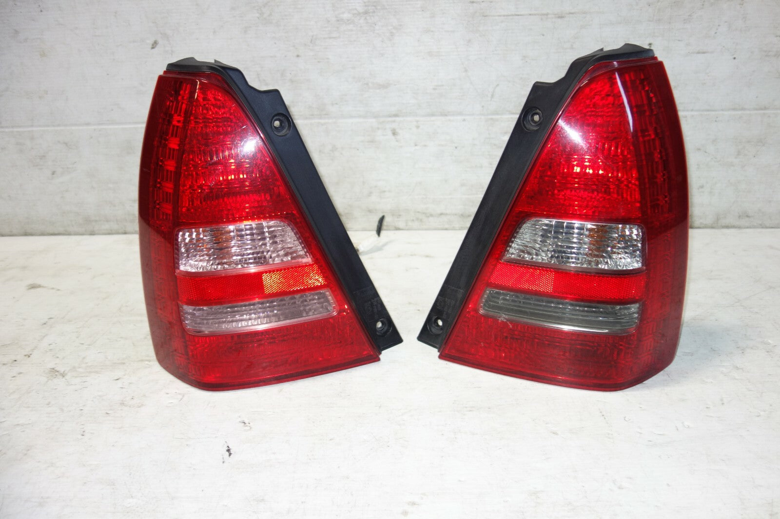 JDM SUBARU FORESTER SG5 SG OEM TAIL LIGHTS LAMPS LEFT & RIGHT SIDE SET 2003-2005