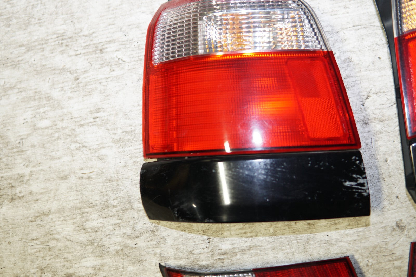 JDM 1998-2002 SUBARU FORESTER STi SF5 TAIL LIGHTS TAIL LAMPS TRUNK LIGHTS