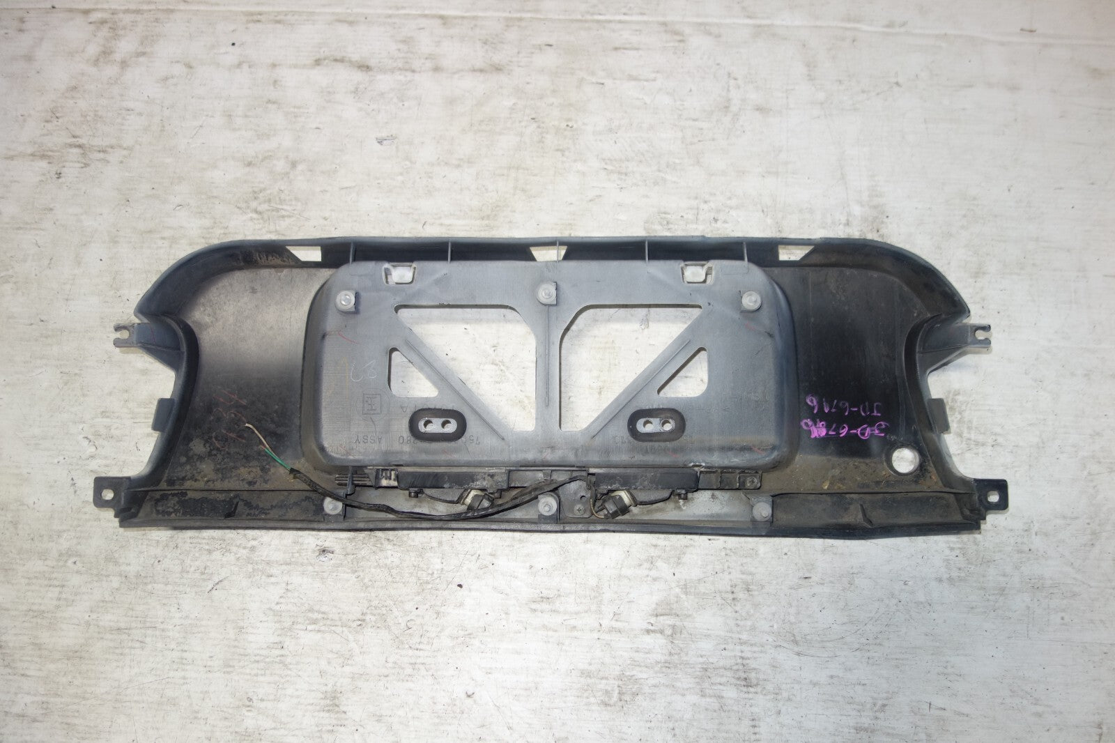 JDM TOYOTA CELICA ST202 ST205 REAR LICENSE PLATE TRIM CENTER GARNISH 1994-1999