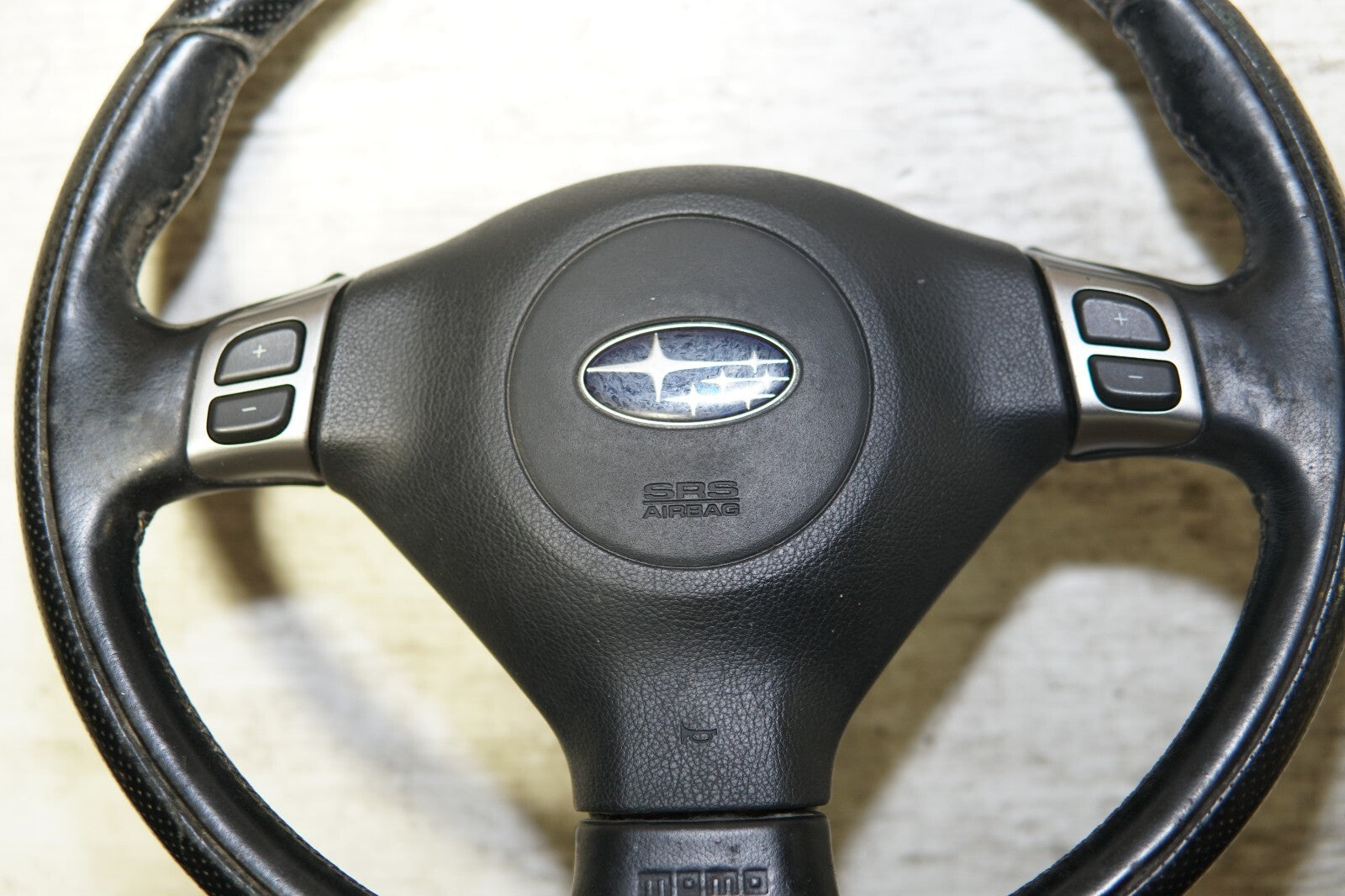 JDM 2005-2009 SUBARU LEGACY & OUTBACK MOMO STEERING WHEEL & HUB 05-2009 MF-274