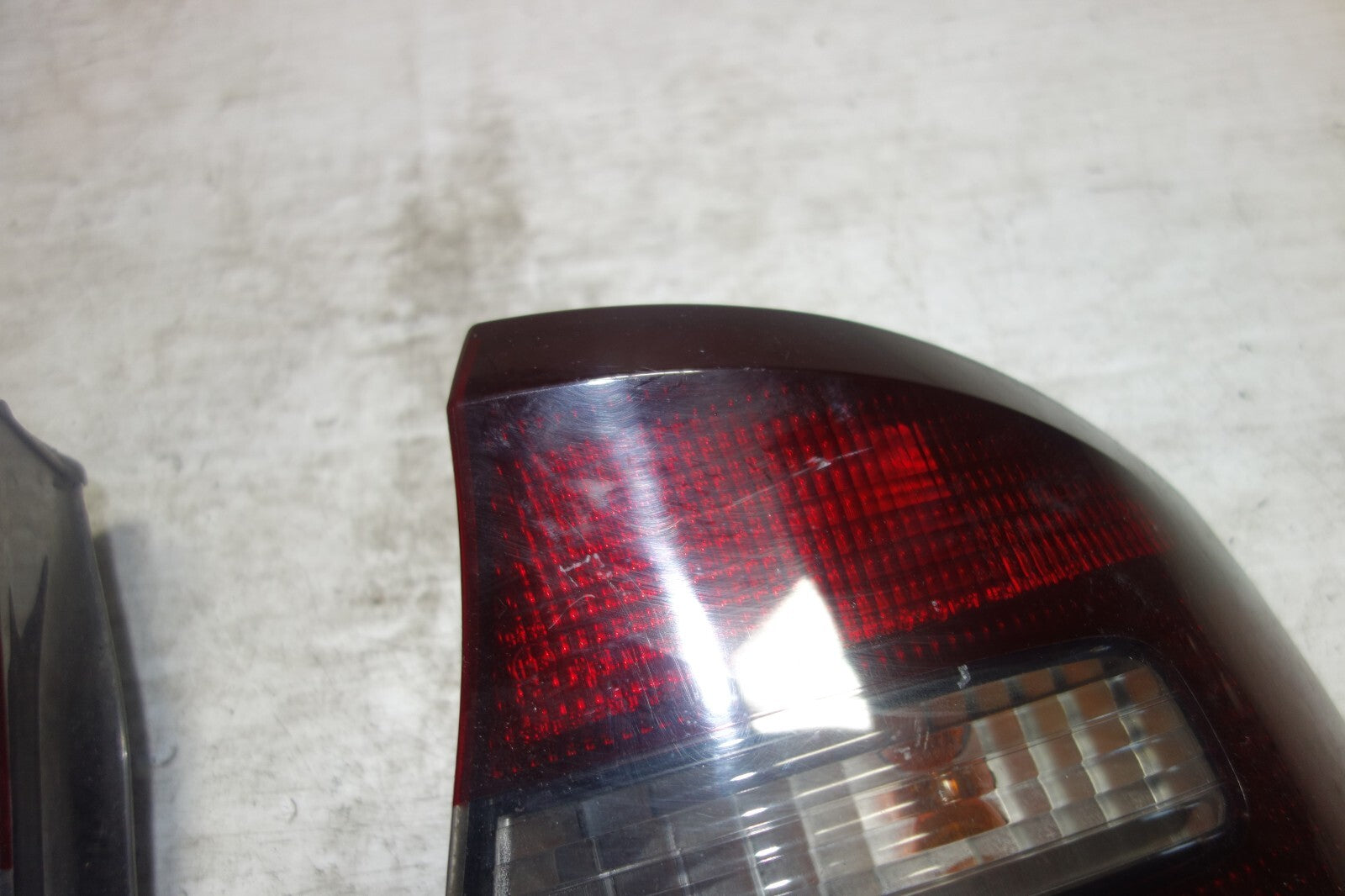 JDM Subaru Legacy Rear Tail Lights Lamps Sedan BE5 2000-2004
