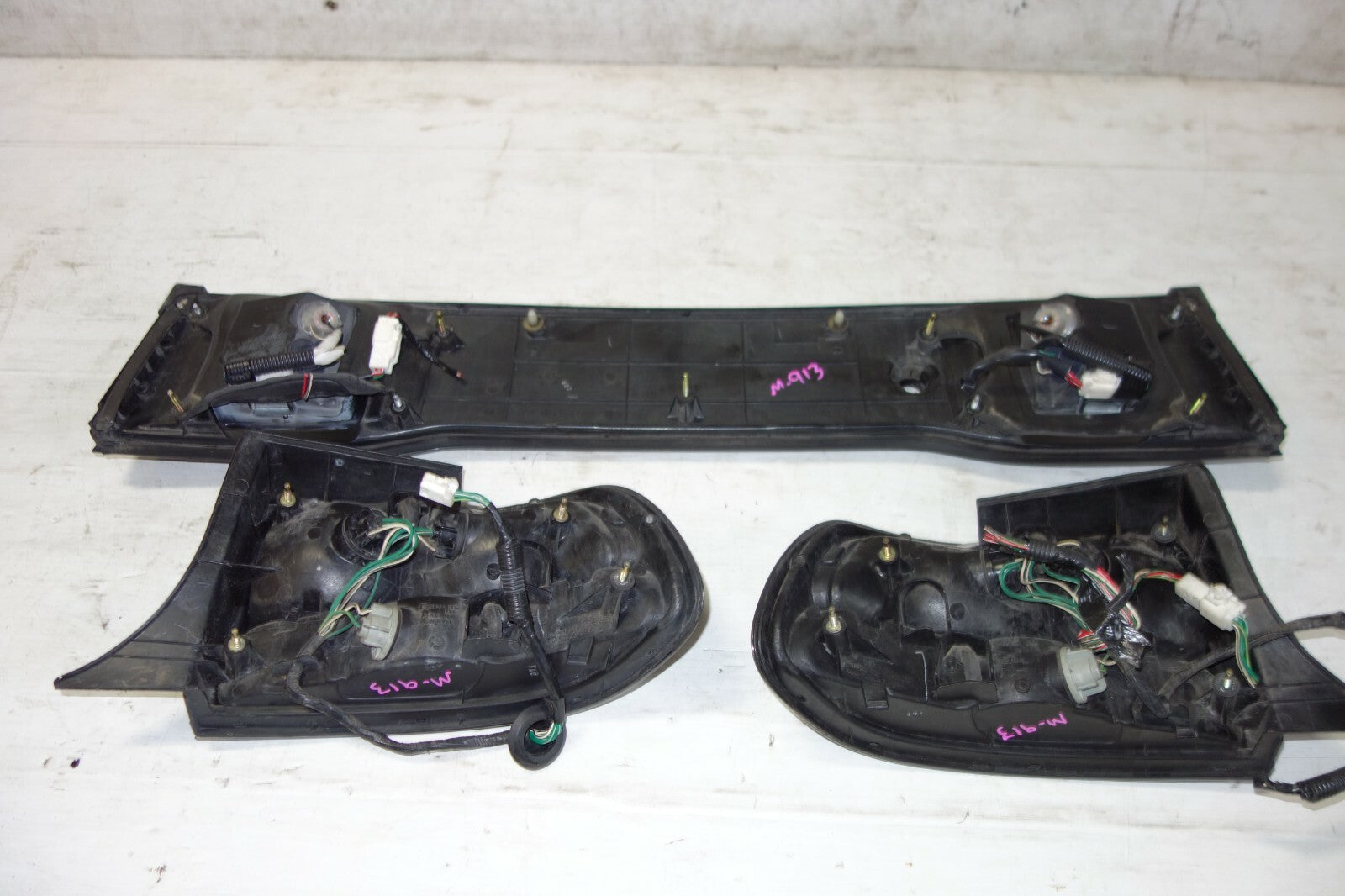 JDM LEXUS GS300 TOYOTA ARISTO TAIL LIGHTS CENTER GARNISH JZS147 1991-1997