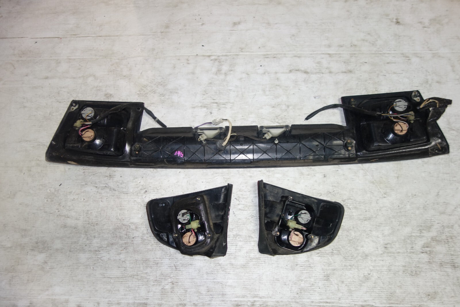 JDM Subaru Legacy Sedan Taillights BE5 Left & Right 2000-2004 Garnish
