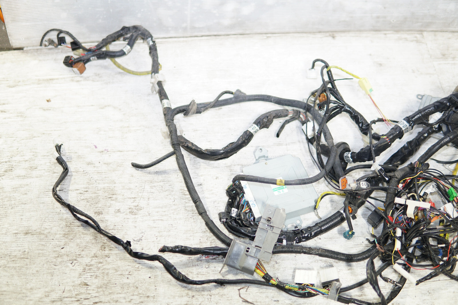 JDM Subaru Forester EJ205 AVCS Turbo Computer Wire Harness Wiring 22611AG562
