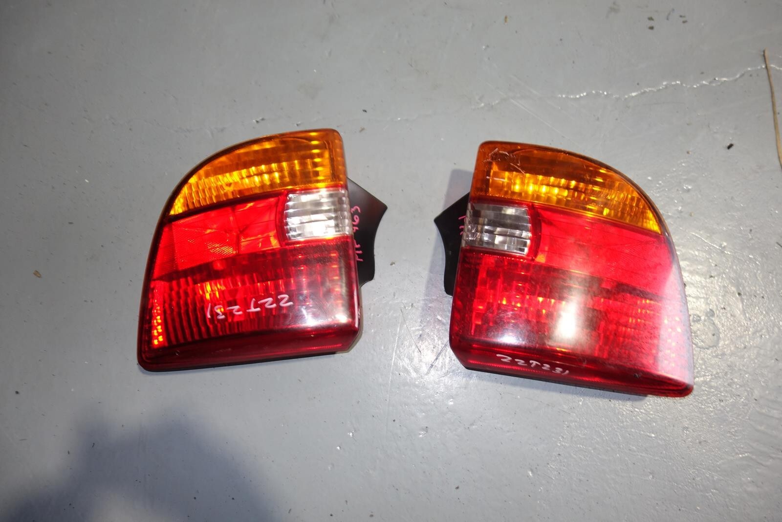 JDM 2000-2005 TOYOTA CELICA OEM TAIL LIGHTS LEFT & RIGHT TAIL LAMPS 2000-2005