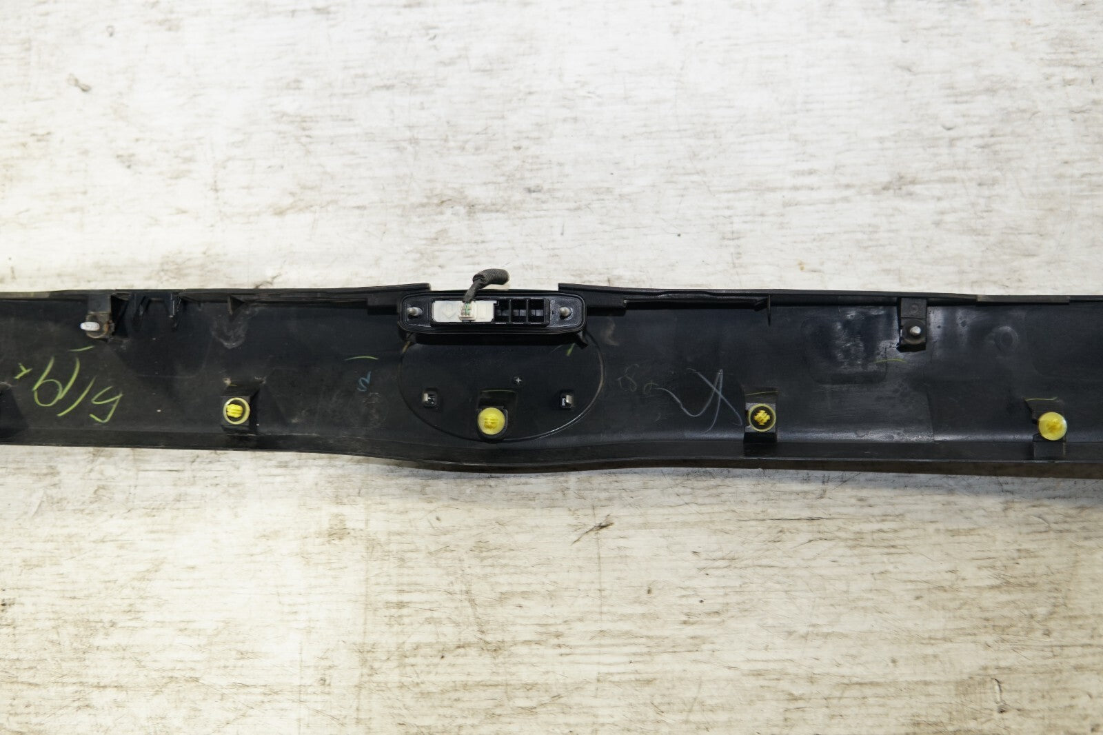 JDM TOYOTA PRIUS OEM REAR GARNISH CENTER ZVW30 2010-2011-2012-2013-2014-2015 MF