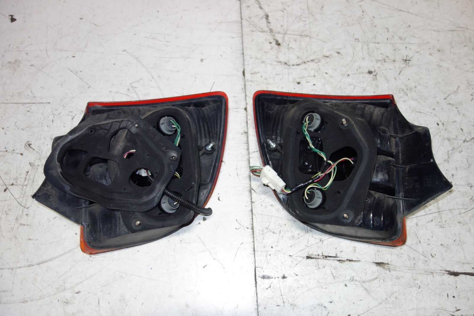 JDM 2000-2005 TOYOTA CELICA OEM TAIL LIGHTS LEFT & RIGHT TAIL LAMPS 2000-2005