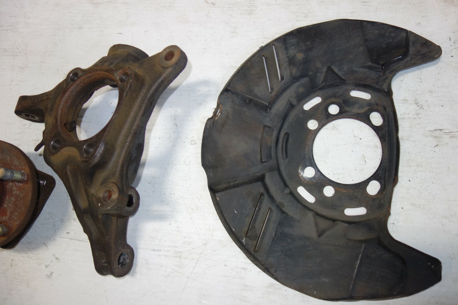 JDM SUBARU IMPREZA WRX FRONT SPINDLE HUB KNUCKLE SUSPENSION RIGHT SIDE 2008-2014