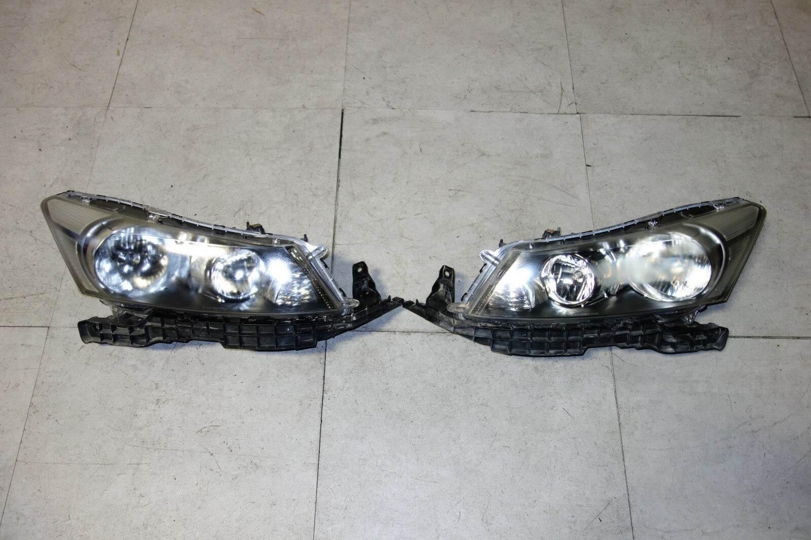 JDM 2008-2012 HONDA ACCORD INSPIRE OEM HID HEAD LIGHTS HEAD LAMPS JAPAN JD-3831