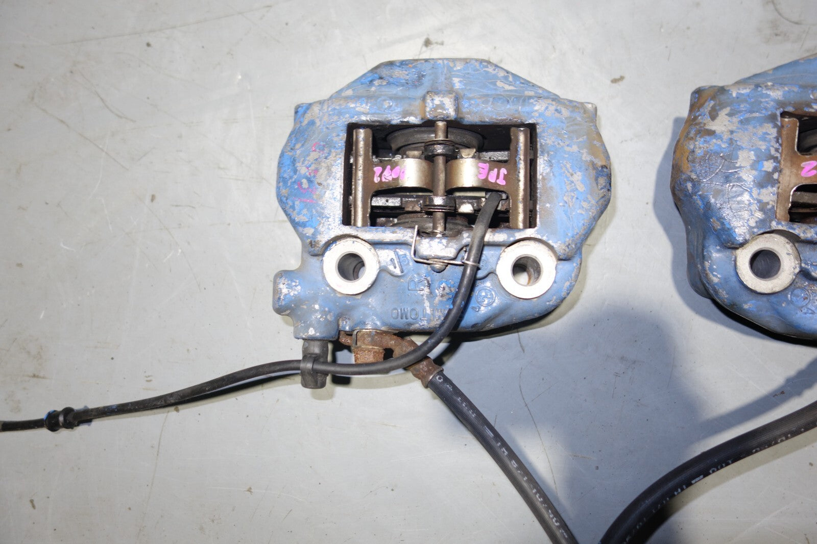 JDM 2001-2006 LEXUS LS430 OEM REAR 2 PISTON BRAKE CALIPERS LEFT & RIGHT UCF31