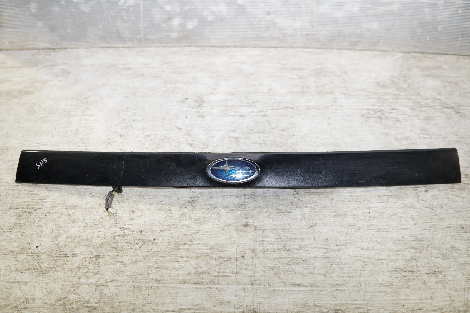 JDM Toyota Prius Rear CENTER GARNISH ZVW30 2010-2011-2012-2013-2014-2015 MF-319