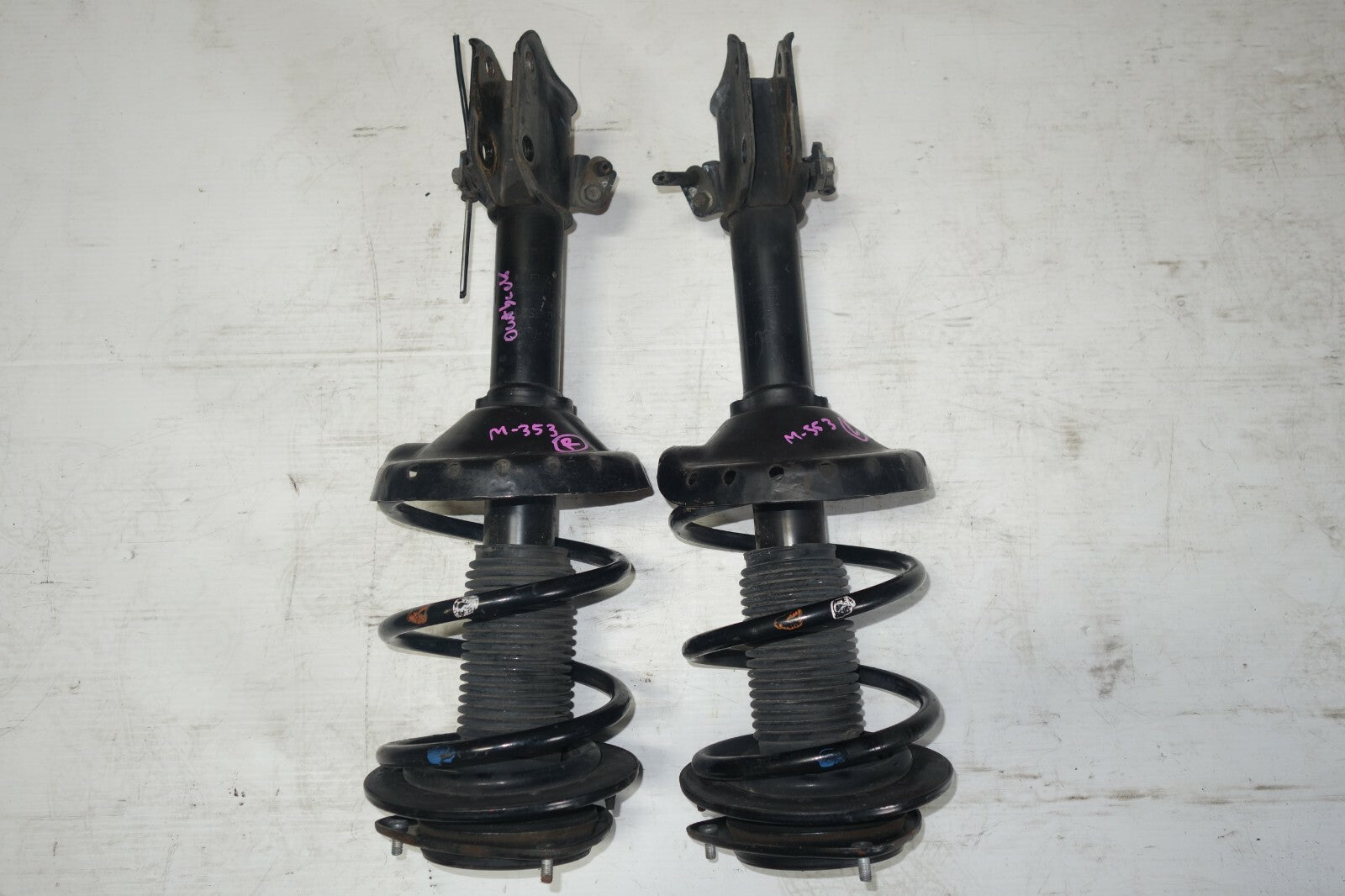 JDM 05-09 SUBARU LEGACY OUTBACK OEM KYB FRONT SHOCKS STRUTS ASSEMBLY WAGON ONLY