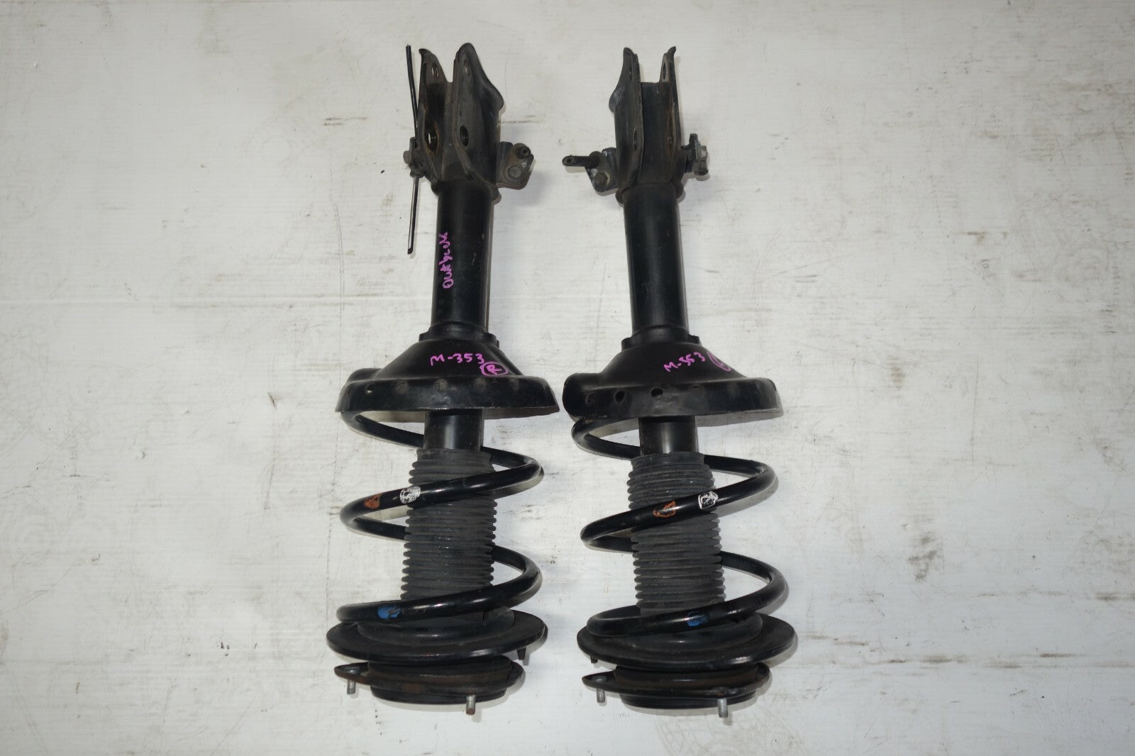 JDM 05-09 SUBARU LEGACY OUTBACK OEM KYB FRONT SHOCKS STRUTS ASSEMBLY WAGON ONLY