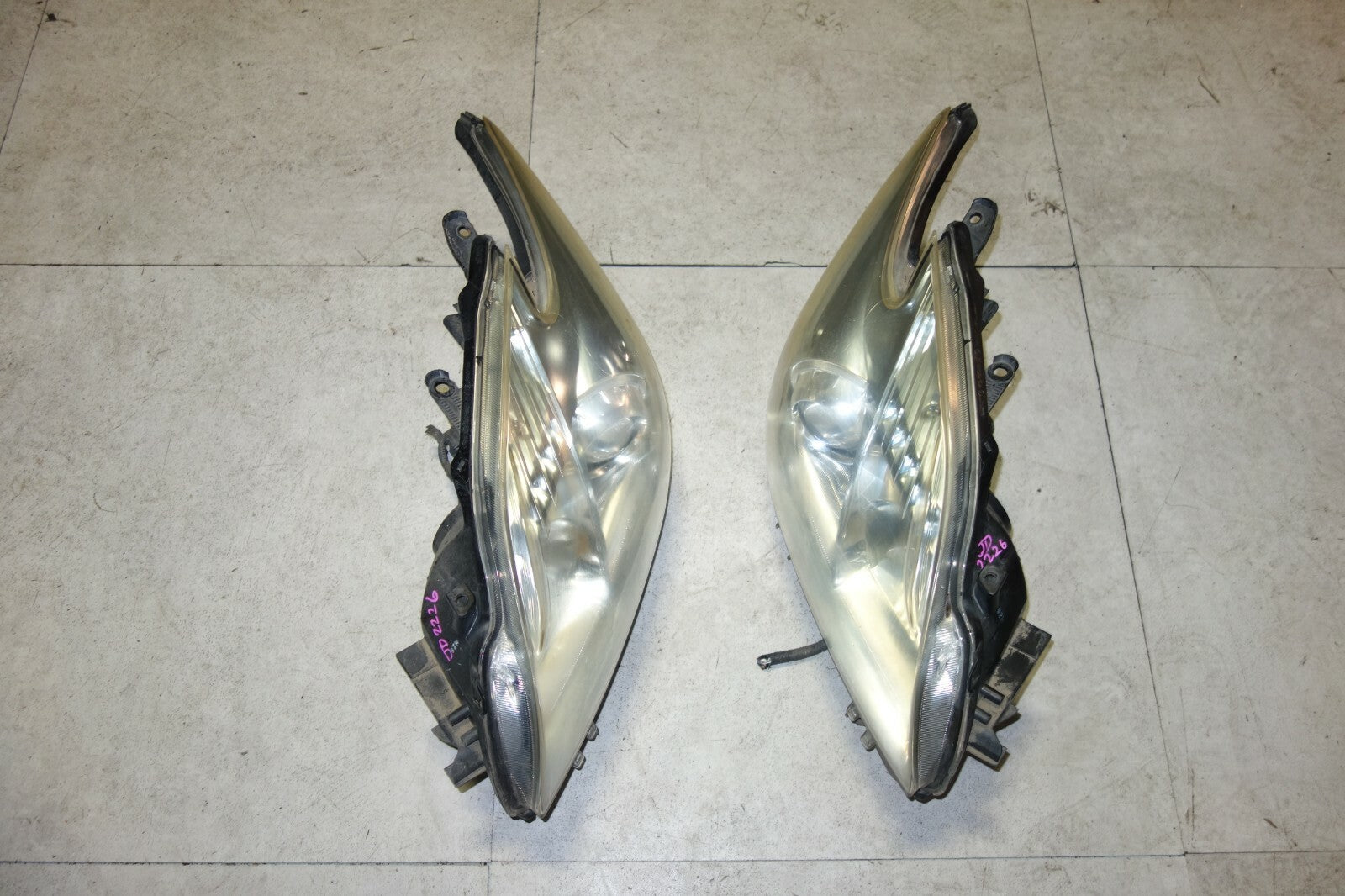 JDM Toyota Prius Headlights Head Lamps OEM 2010 2011 OEM Genuine Japan No Amber
