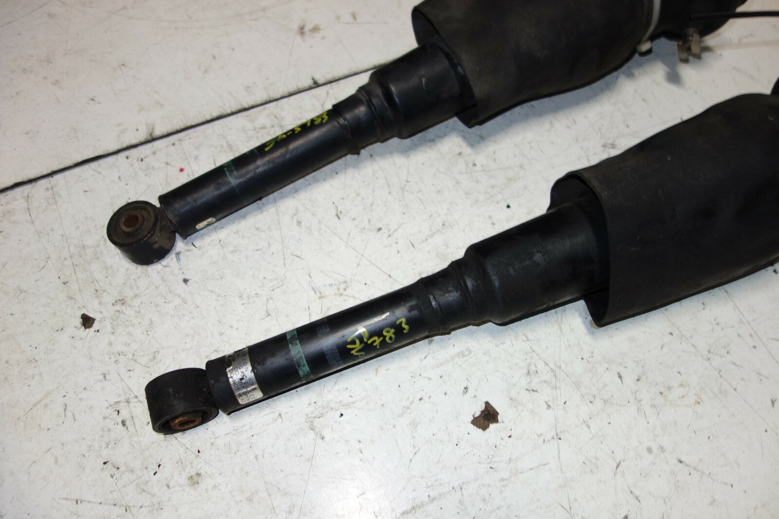 Lexus LS430 Rear Left + Right Air Shocks Struts Absorbers 2001-2006 Pair JDM