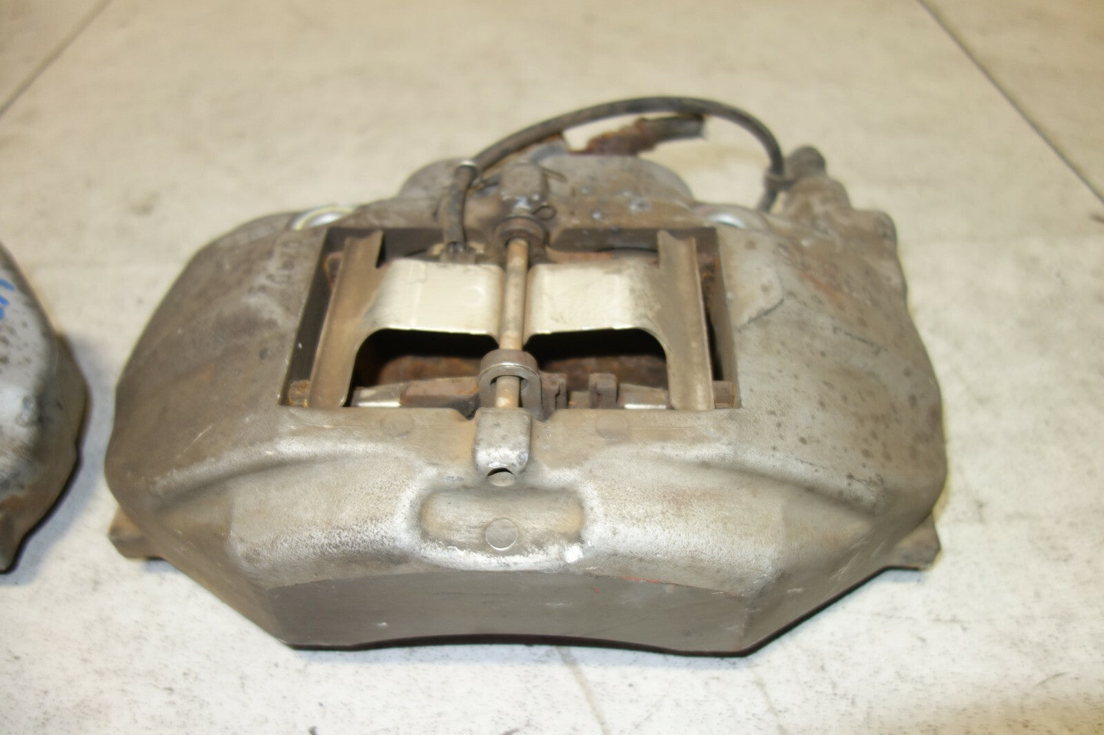 JDM Lexus LS430 OEM Brake Caliper Pair Front Right / Left