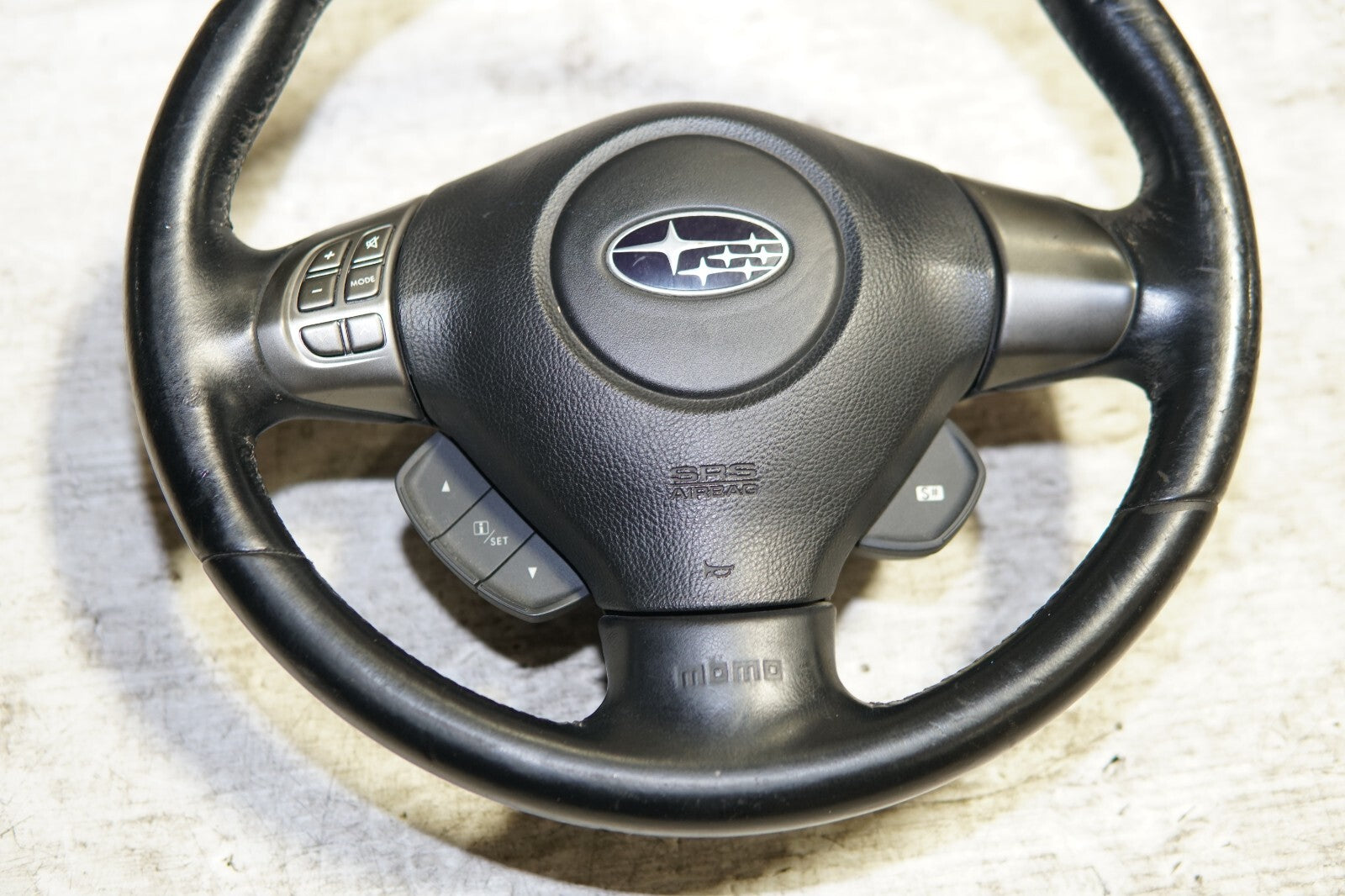 JDM 2005-2009 SUBARU LEGACY & OUTBACK MOMO STEERING WHEEL & HUB 05-2009 MF-292