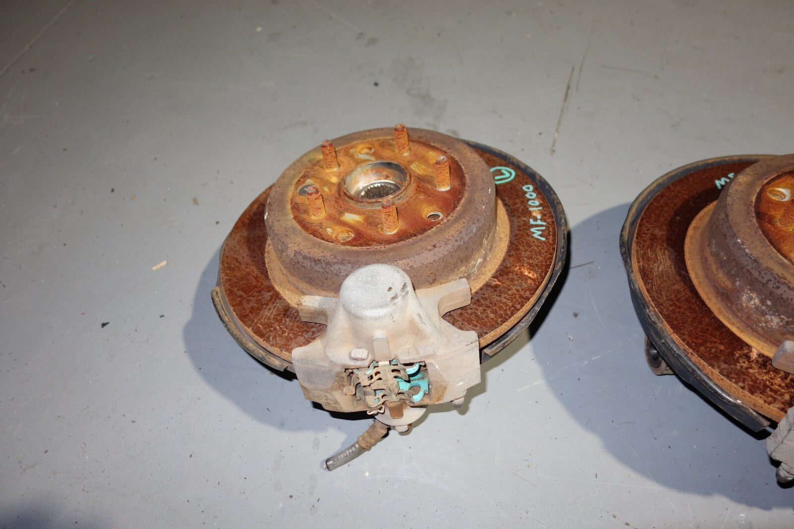JDM 00-05-LEXUS IS300 REAR LEFT & RIGHT SPINDLE WHEEL HUB BEARING KNUCKLE OEM