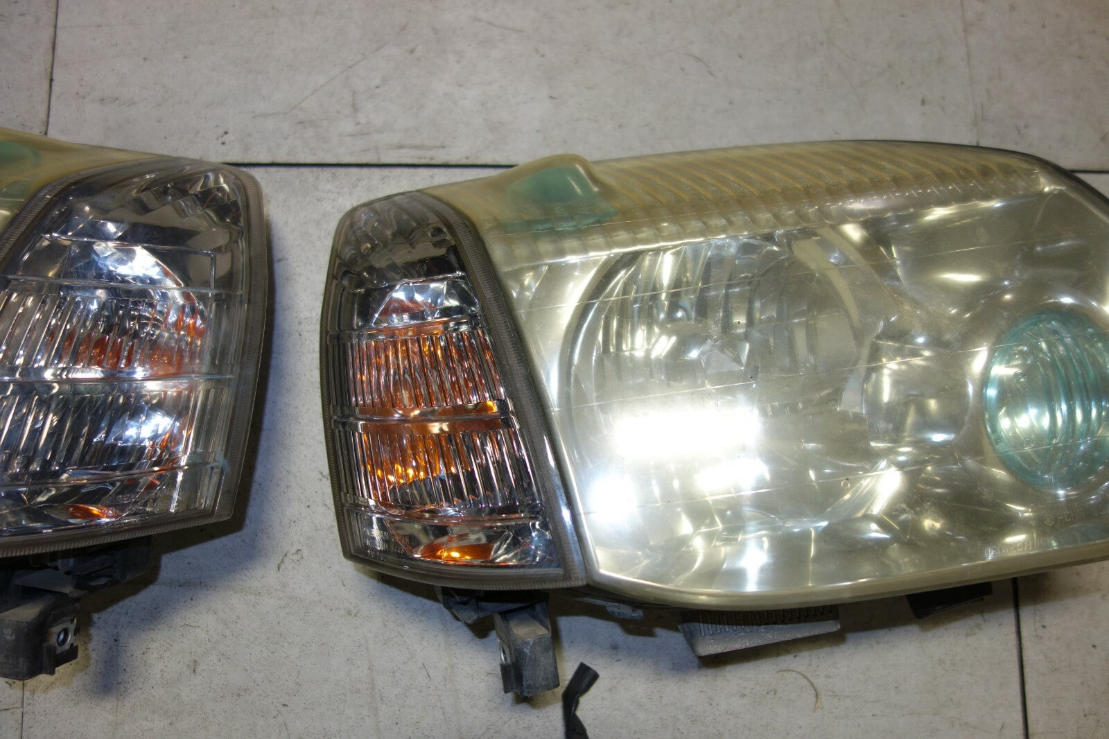 JDM Nissan X-Trail GT OEM Front Headlights Left Right PNT30 Left & Right 2000-06