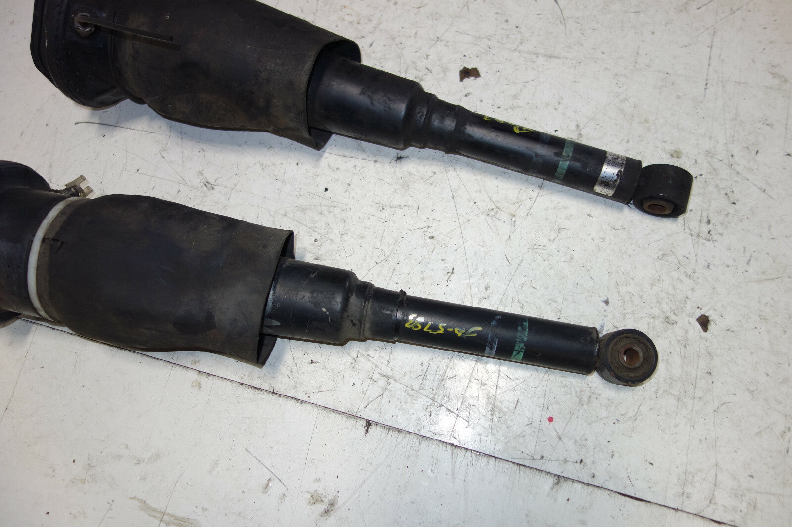 Lexus LS430 Rear Left + Right Air Shocks Struts Absorbers 2001-2006 Pair JDM