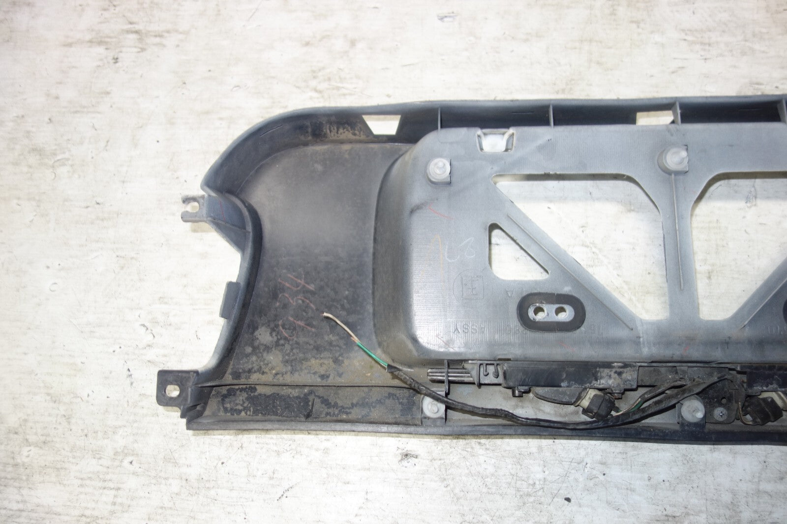 JDM TOYOTA CELICA ST202 ST205 REAR LICENSE PLATE TRIM CENTER GARNISH 1994-1999