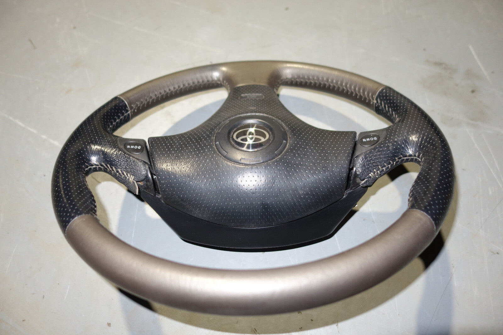 JDM Toyota Celica Steering Wheel & hub ZZT231 ZZT230 2001-2005