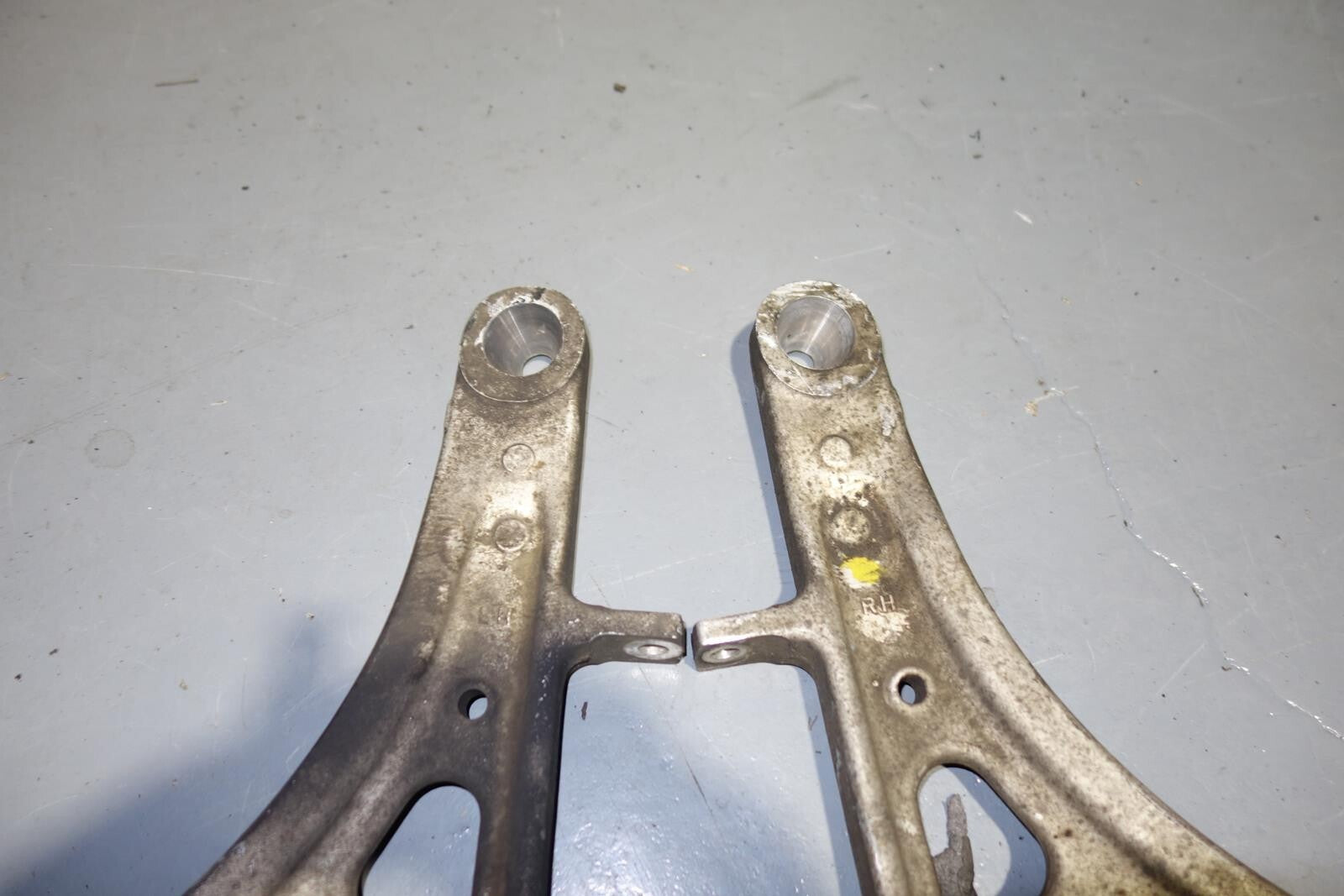 JDM SUBARU LEGACY OUTBACK OEM SPEC-B ALUMINUM FRONT LOWER CONTROL ARM 2005-2009
