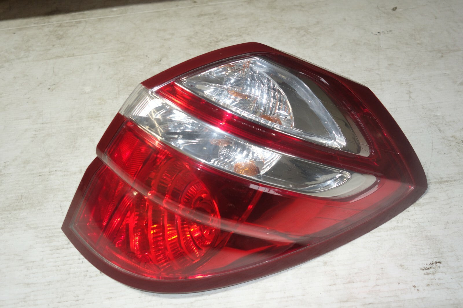 JDM 2005-2009 SUBARU LEGACY OUTBACK KOUKI OEM RIGHT SIDE TAIL LIGHT TAIL LAMP