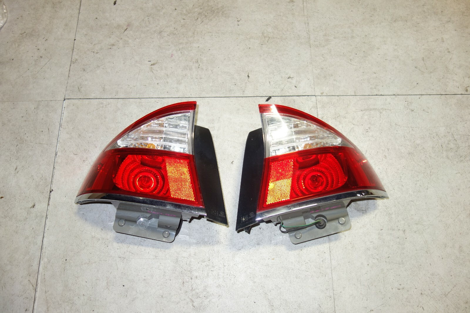 JDM 2005-2009 SUBARU LEGACY BL5 OEM USED TAIL LIGHTS 4 DOOR SEDAN TAIL LAMPS