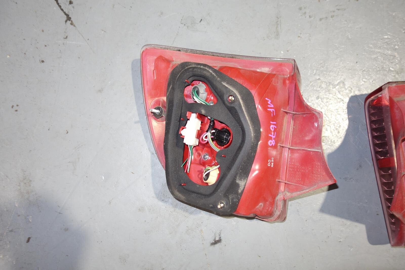 JDM 2000-2005 TOYOTA CELICA OEM TAIL LIGHTS LH LR TAIL LAMPS 2000-2005 MF-1678